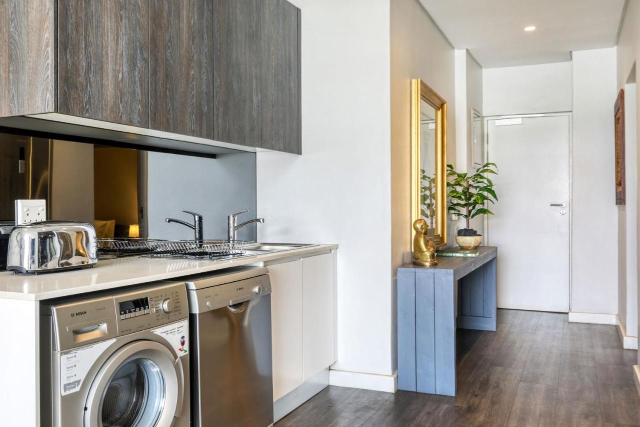 Backup-Powered Classic Luxury Apartment Cape Town Exterior foto